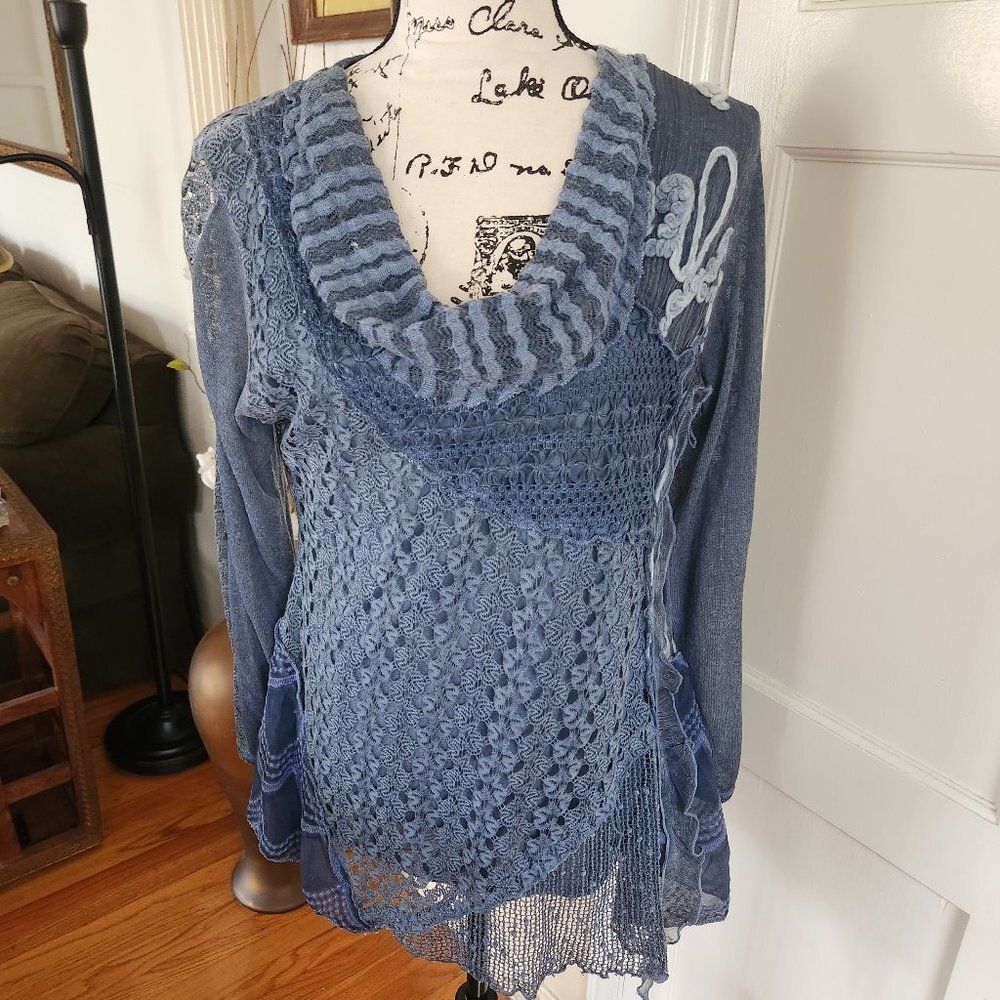 Simply Couture Blue Lace and Embellish Top Sz M